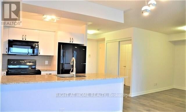 Property Photo:  151 Village Green Square 809  ON M1S 0K5 