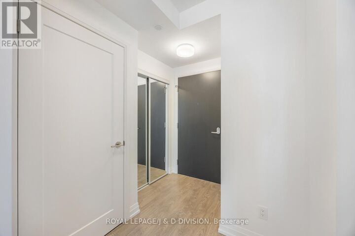 Property Photo:  286 Main Street 1510  ON M4C 4X5 