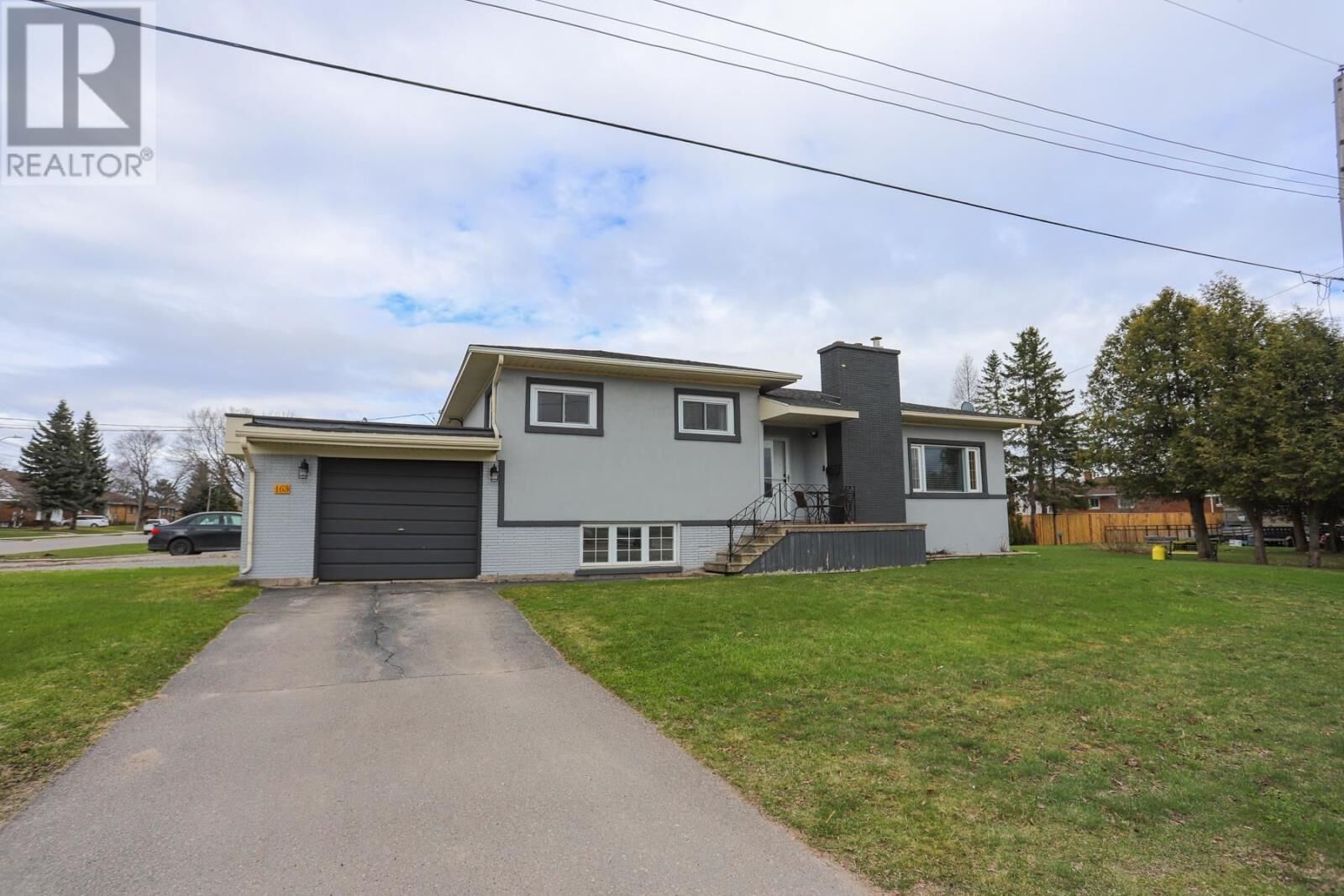 Property Photo:  163 Ruth St  ON P6C 2E8 