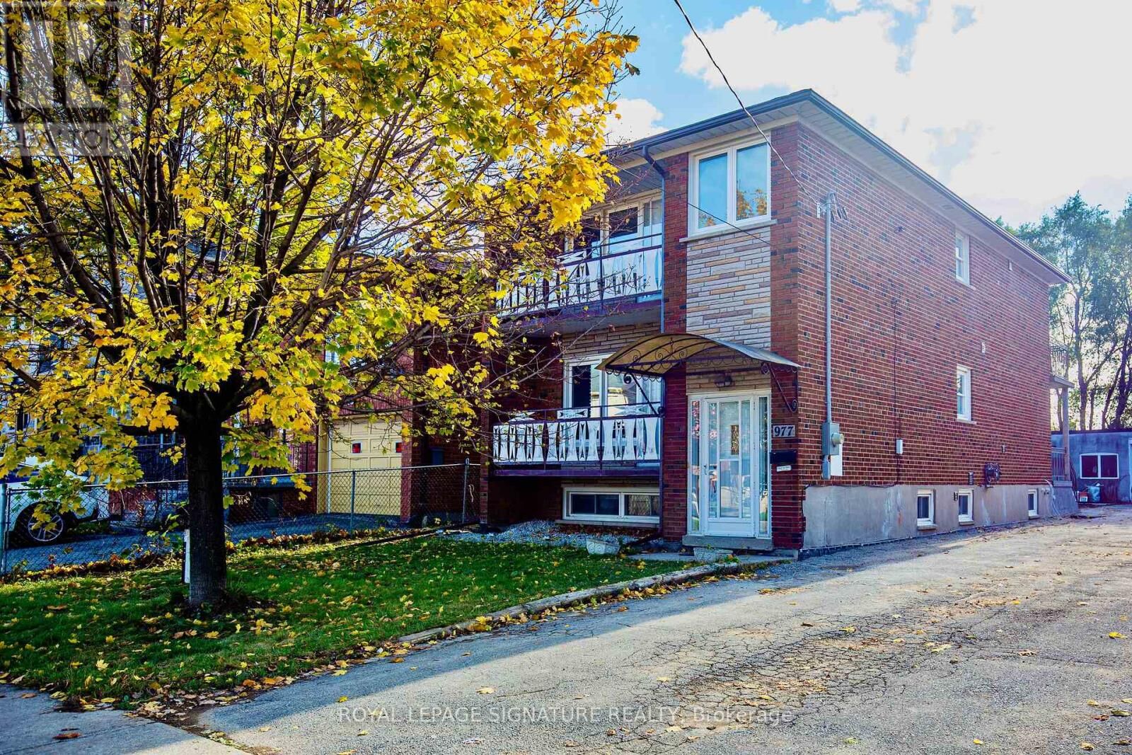 Property Photo:  977 Glencairn Avenue 4  ON M6B 2A8 