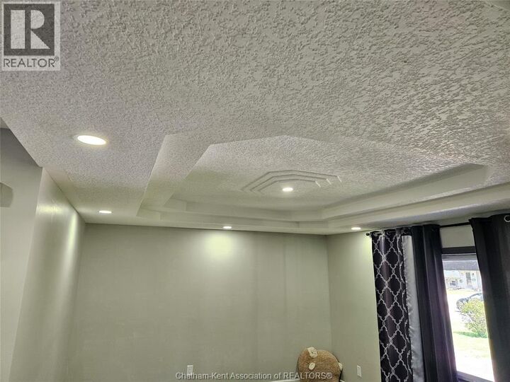 Property Photo:  74 Chestnut Drive  ON N7M 4Z1 