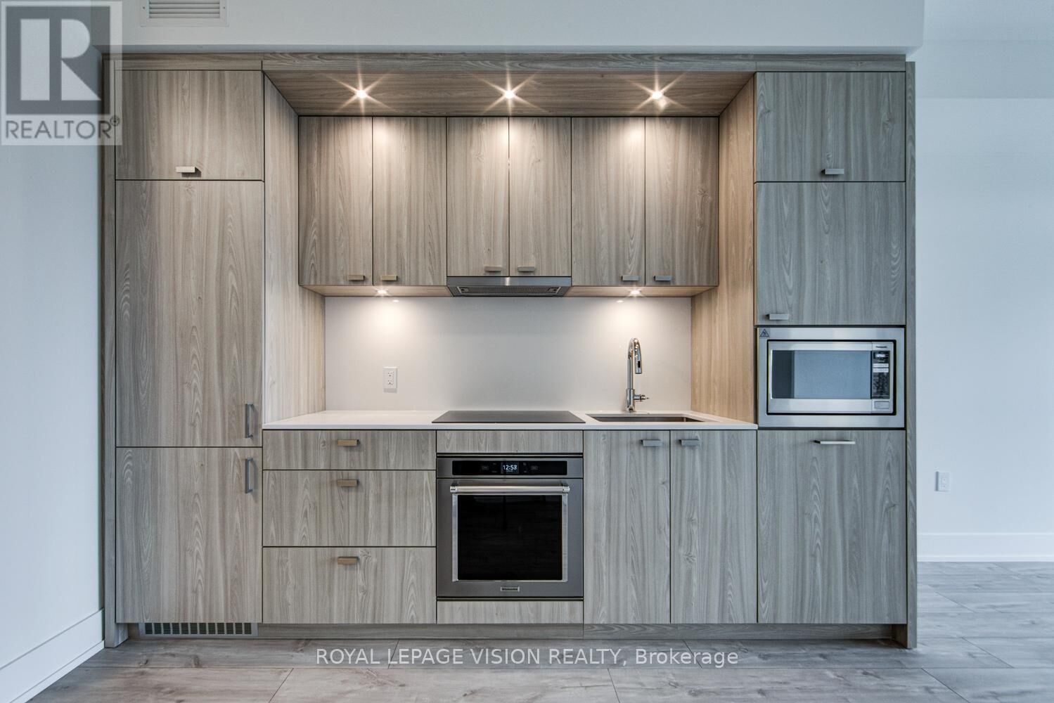 Property Photo:  858 Dupont Street 619  ON M6G 0C1 