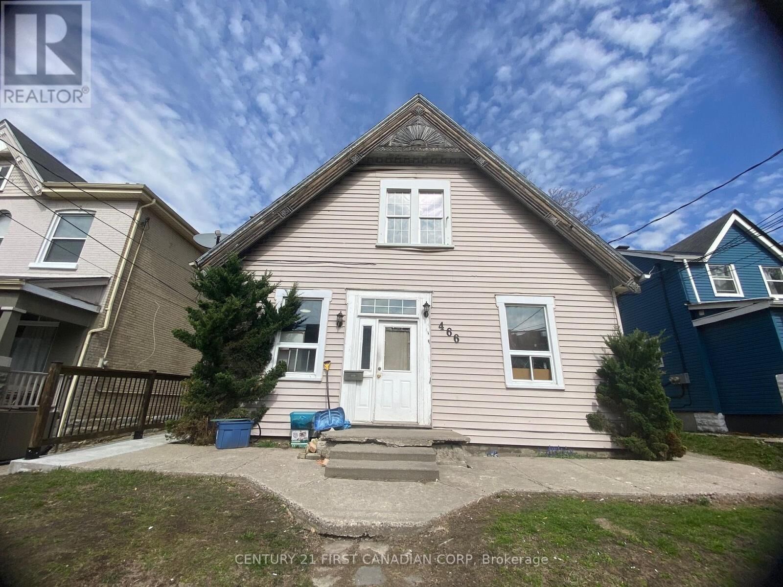 Property Photo:  466 Adelaide Street North  ON N6B 3H9 