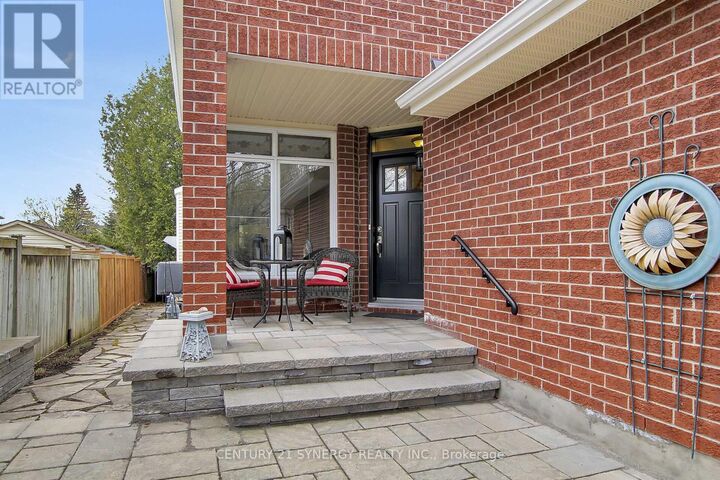 Property Photo:  132 Springcreek Crescent  ON K2M 2M1 