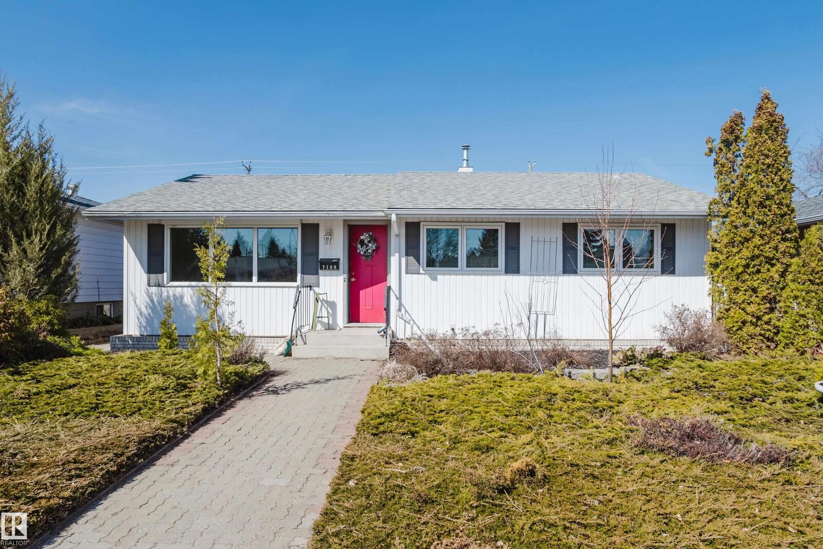 Property Photo:  7108 83 Street NW  AB T6C 2Y3 