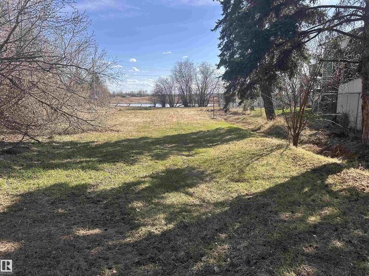 Property Photo:  5013 50 Avenue  AB T0G 0Y0 