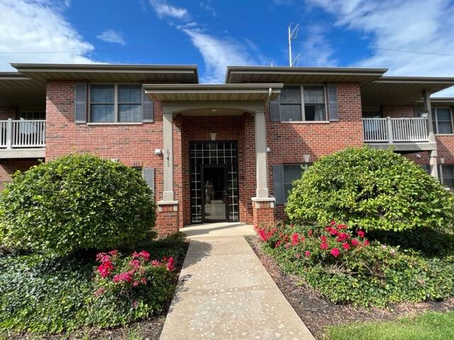 Property Photo:  641 Cambridge Court 2B  IN 46321 