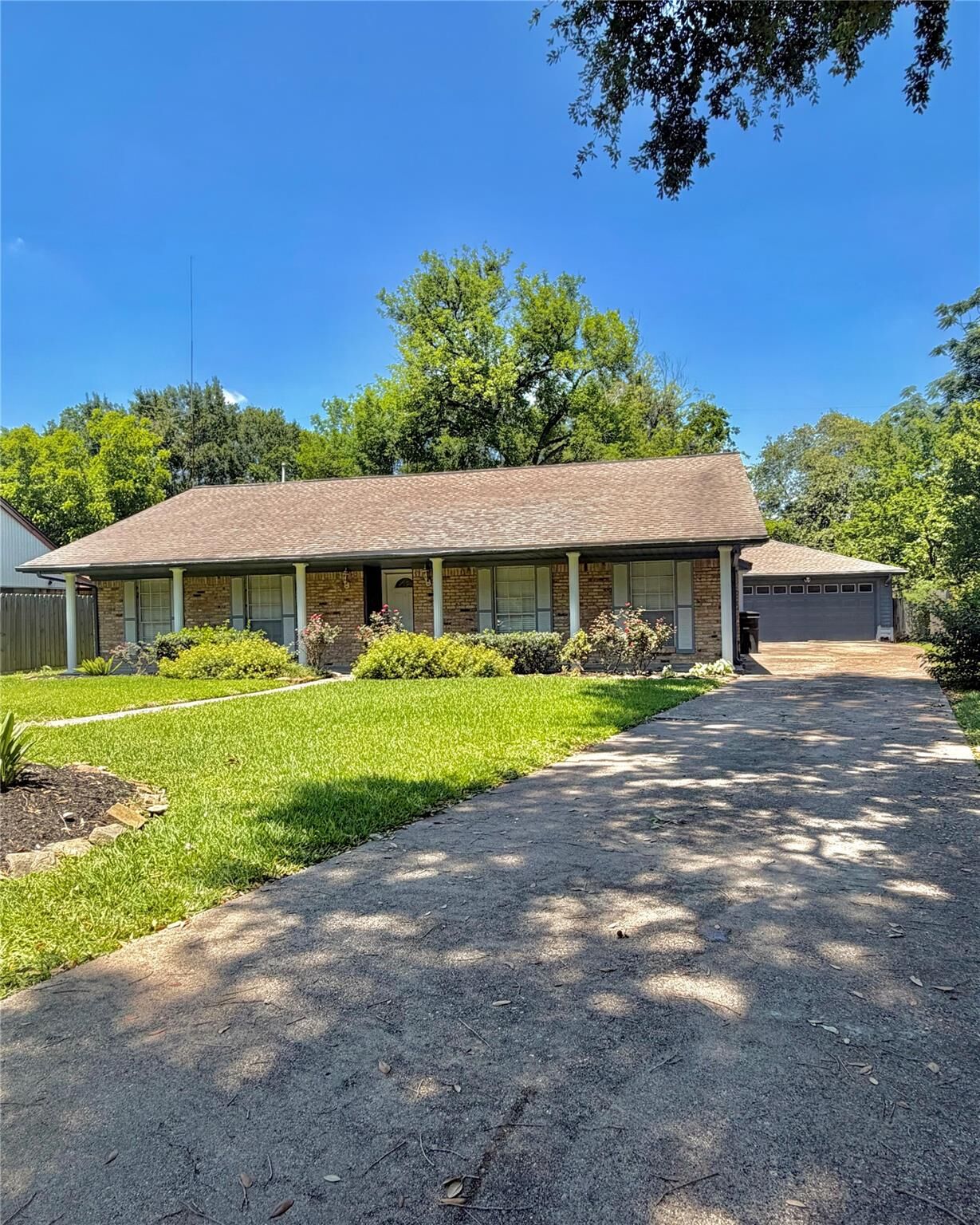 Property Photo:  5422 Winding Way Drive  TX 77091 