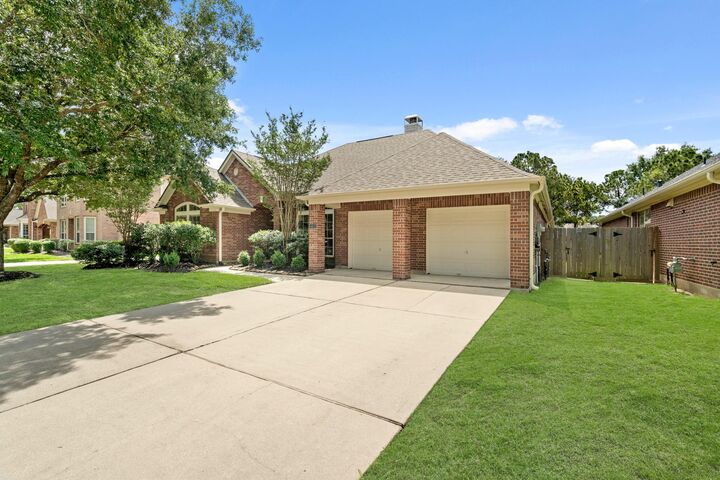 Property Photo: 4602 Huntwood Hills Lane TX 77494