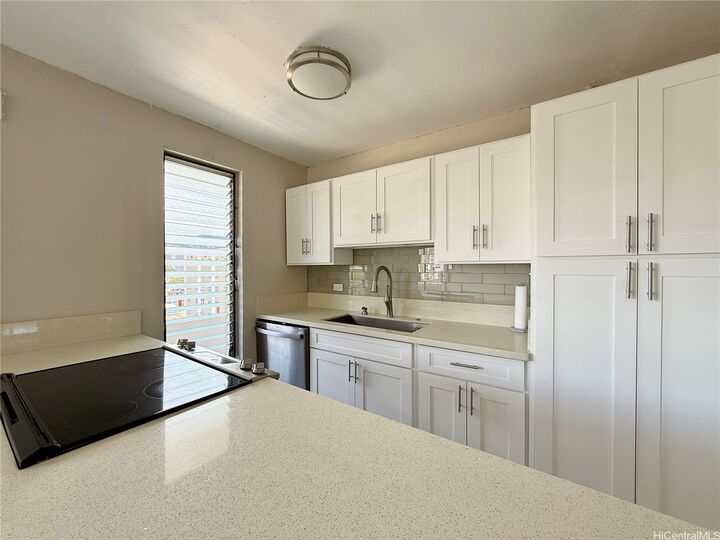 Property Photo: 1670 Kalakaua Avenue 802 HI 96826