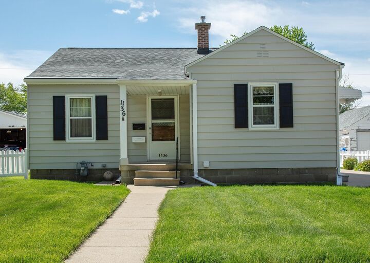 Property Photo:  1136 Cornwall Ave  IA 50702 