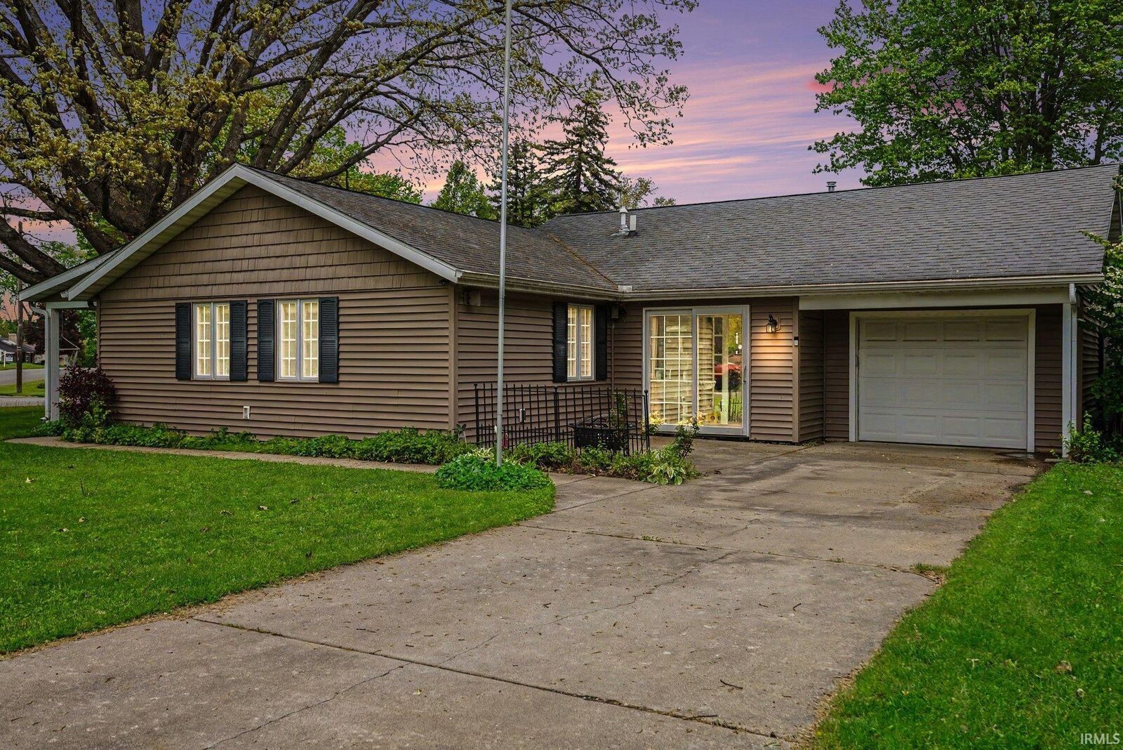 Property Photo:  2720 Hilltop Drive  IN 46614 