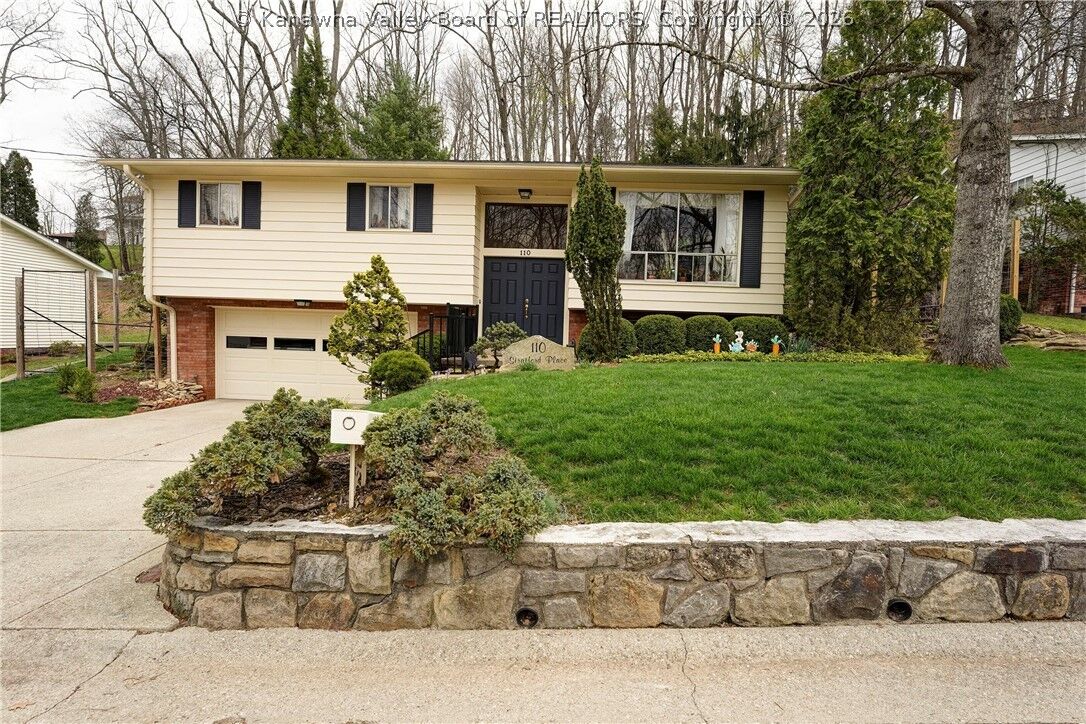 Property Photo:  110 Stratford Place  WV 25303 