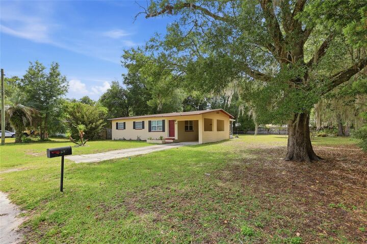 Property Photo:  516 Land O Lakes Ct  FL 32724 