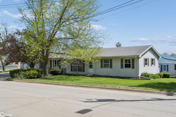 Property Photo: 612 Lincoln St IA 50635