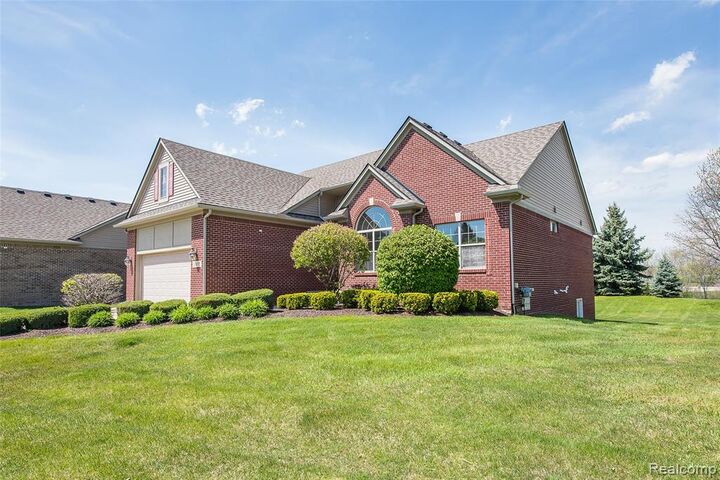 Property Photo: 20605 Golf Ridge Circle MI 48152 2094