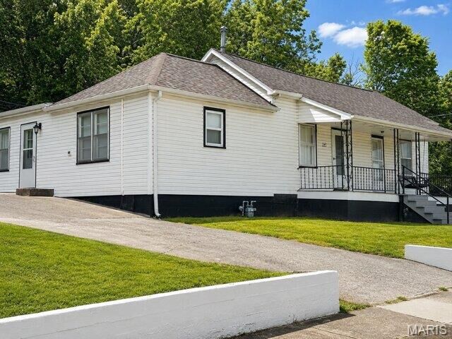 Property Photo:  207 N 1st Street  MO 63764 