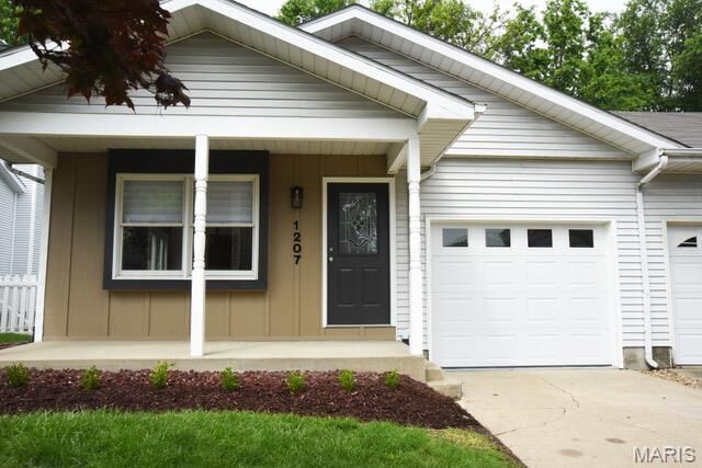 Property Photo:  1207 Chancellor Drive  IL 62025 