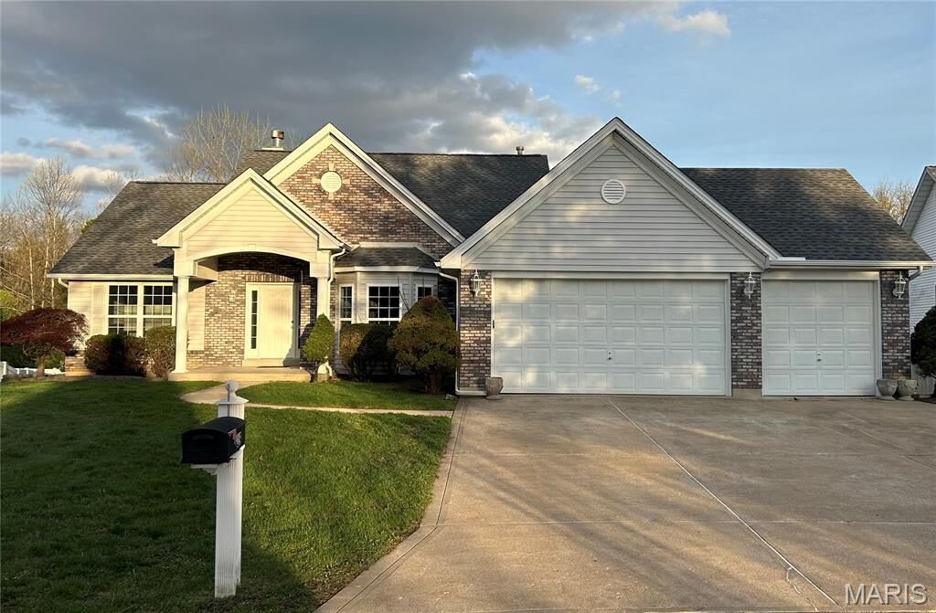 Property Photo:  819 Hidden Spring Drive  MO 63304 