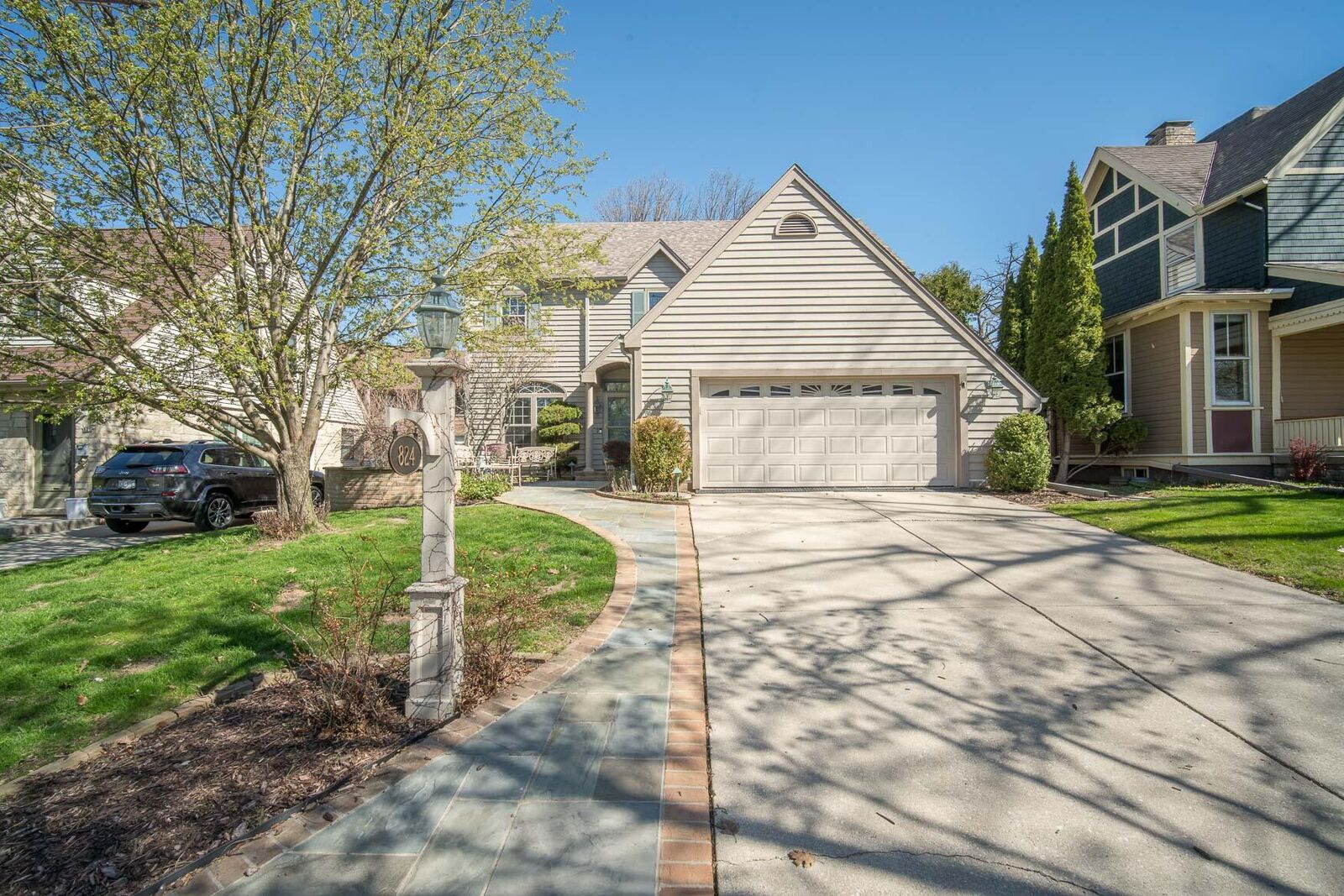 Property Photo: 824 E Glen Ave WI 53217