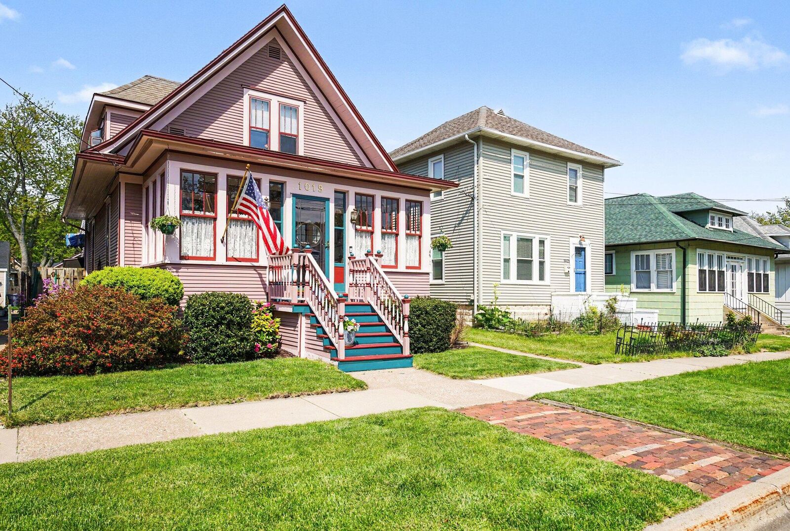 Property Photo:  1019 Pearl Street  MI 49085 