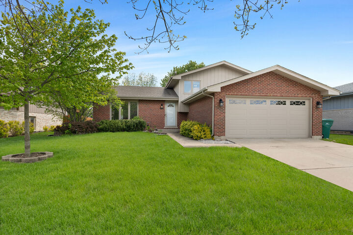 Property Photo:  615 Driftwood Avenue  IL 60446 