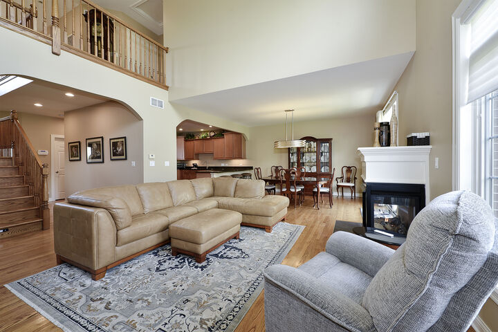 Property Photo:  843 N Franklin Avenue  IL 60067 