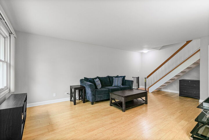 Property Photo:  321 Fairchild Court B  IL 60108 