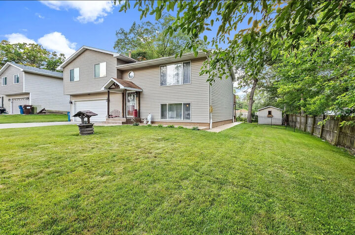 Property Photo:  711 Osage Street  IL 60432 