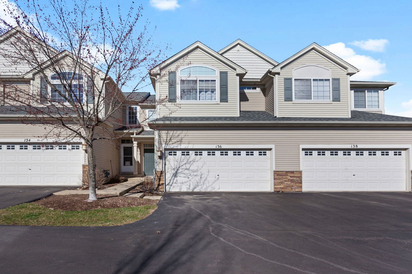 Property Photo:  136 Durango Drive  IL 60136 