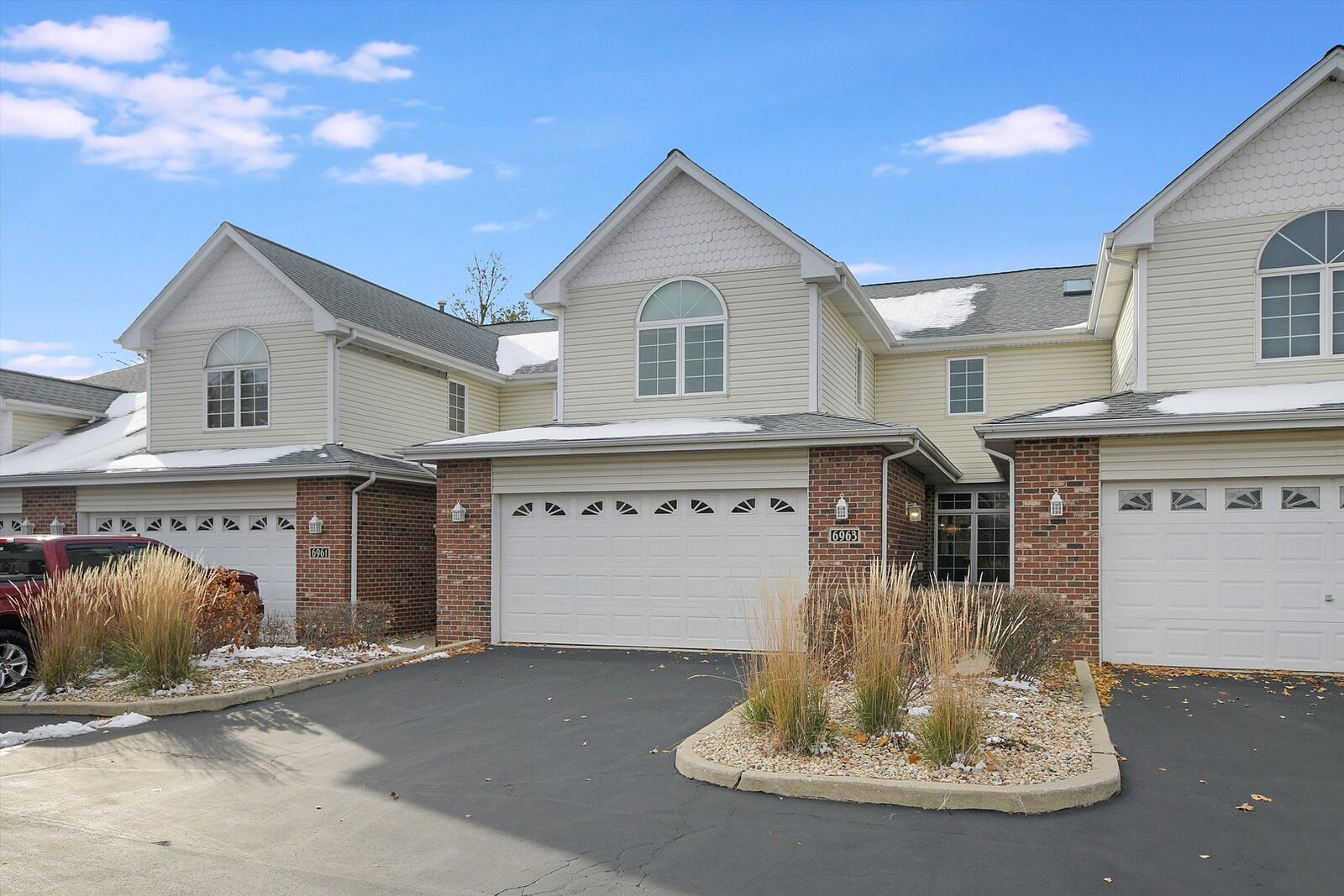 Property Photo:  6963 Margaret Courtyard Court  IL 60477 
