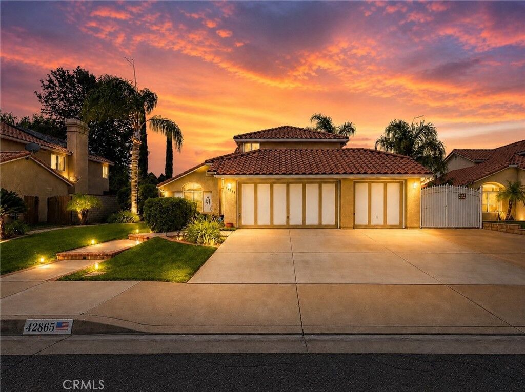 Property Photo:  42865 Avenida Tigre  CA 92544 
