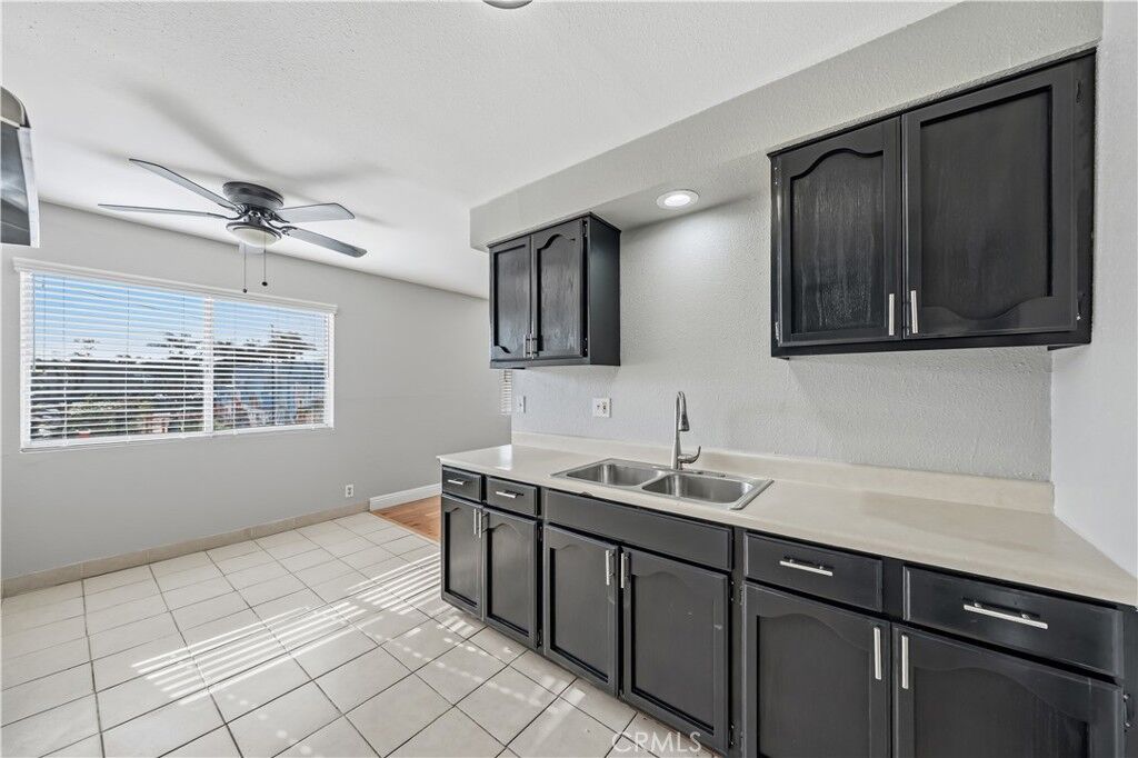 Property Photo:  1308 E Oaks Street D  CA 90221 