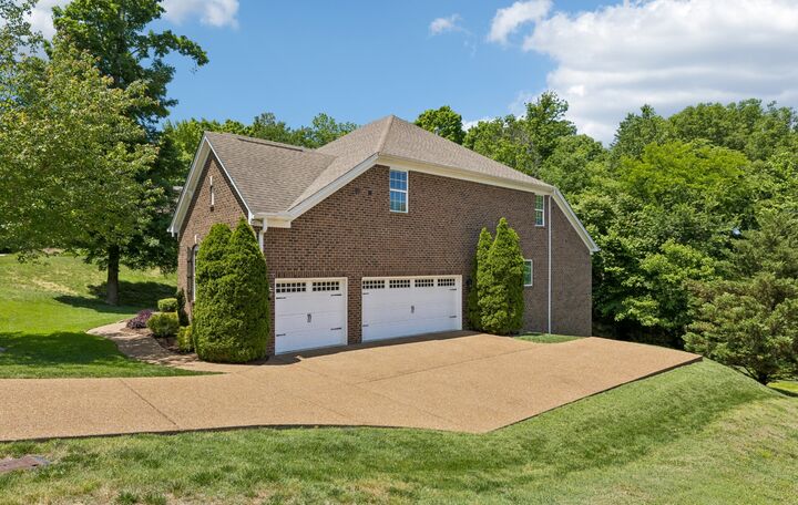 Property Photo:  1169 Pin Oak Ln  TN 37027 