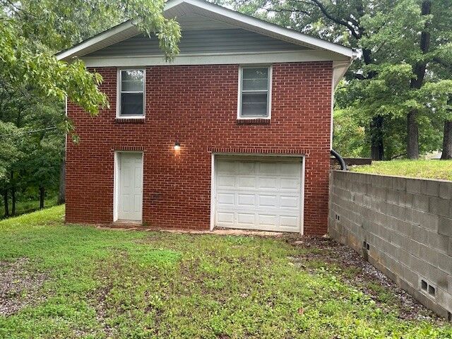 Property Photo:  108 Meadowbrook Dr  TN 37042 