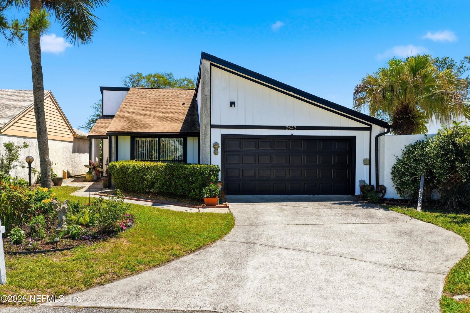 Property Photo: 2543 Dauphine Court E FL 32082