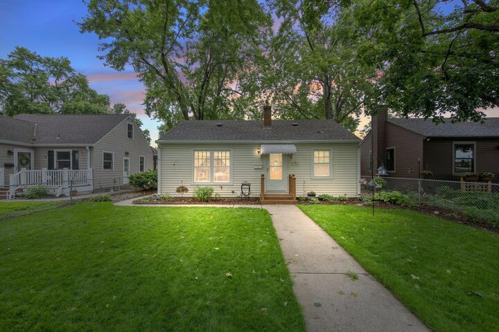 Property Photo:  14 Jackson Avenue S  MN 55343 