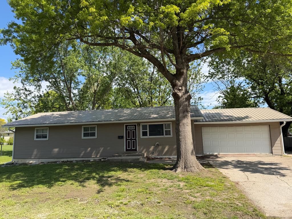 Property Photo: 402 W Friedman MO 63501