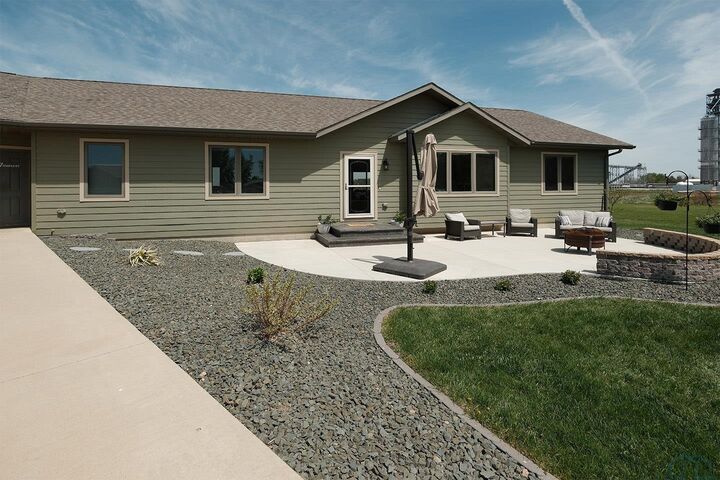 Property Photo: 937 Maple Street IA 51022