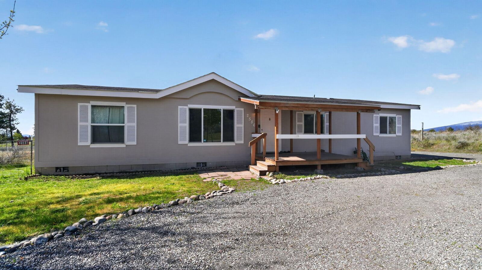 Property Photo: 2586 Meadow View Drive OR 97624