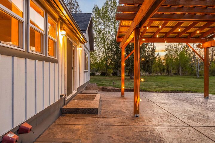 Property Photo:  63130 Stenkamp Road  OR 97701 