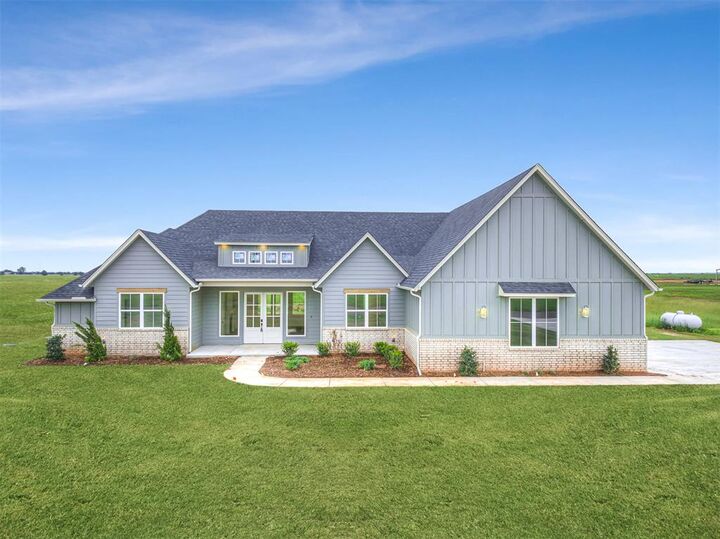 Property Photo:  2692 S May Avenue  OK 73044 