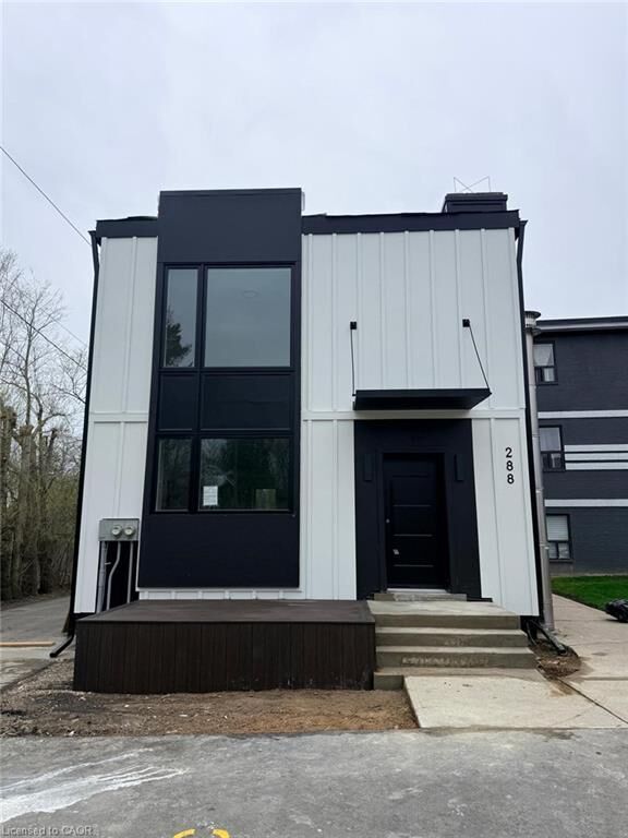 Property Photo:  288 Oakwood Crescent  ON L6K 1Y9 