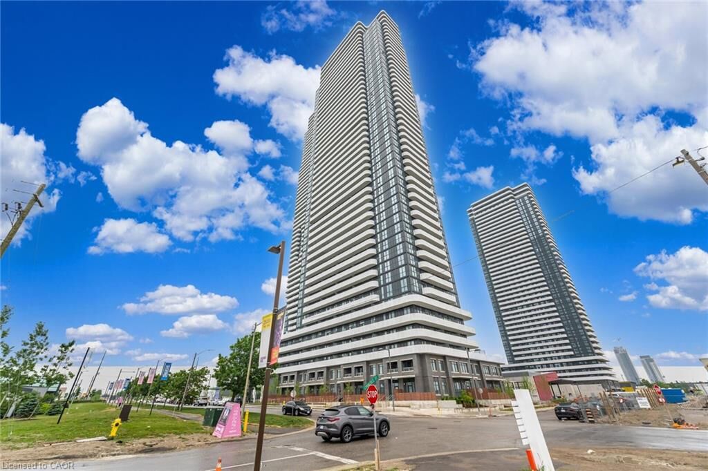 Property Photo:  195 Commerce Street 4806  ON L4K 0P9 
