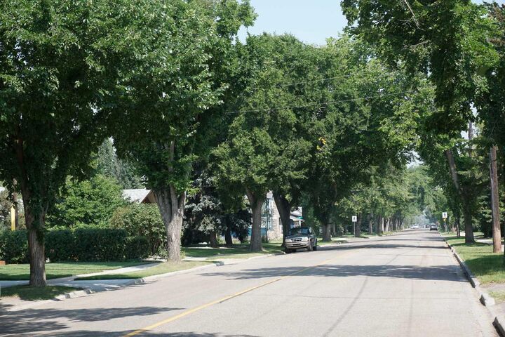 Property Photo:  3512 43 Avenue  AB T4N 3B4 