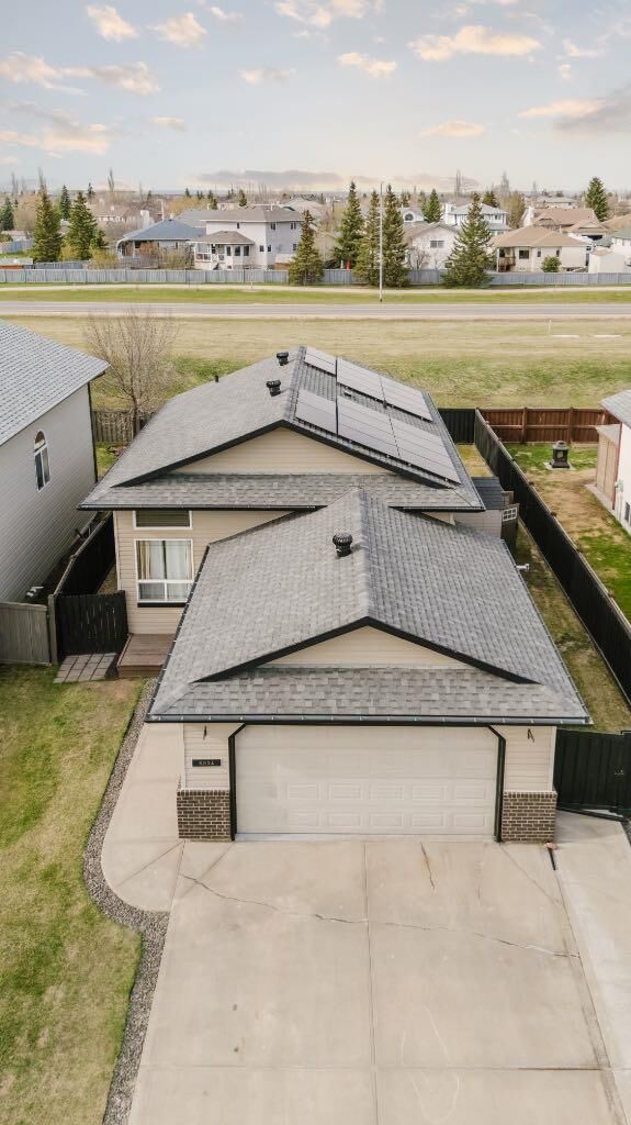 Property Photo:  8934 115 Avenue  AB T8X 1V1 