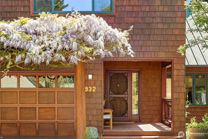 Property Photo:  932 NW Nakata Avenue  WA 98110 