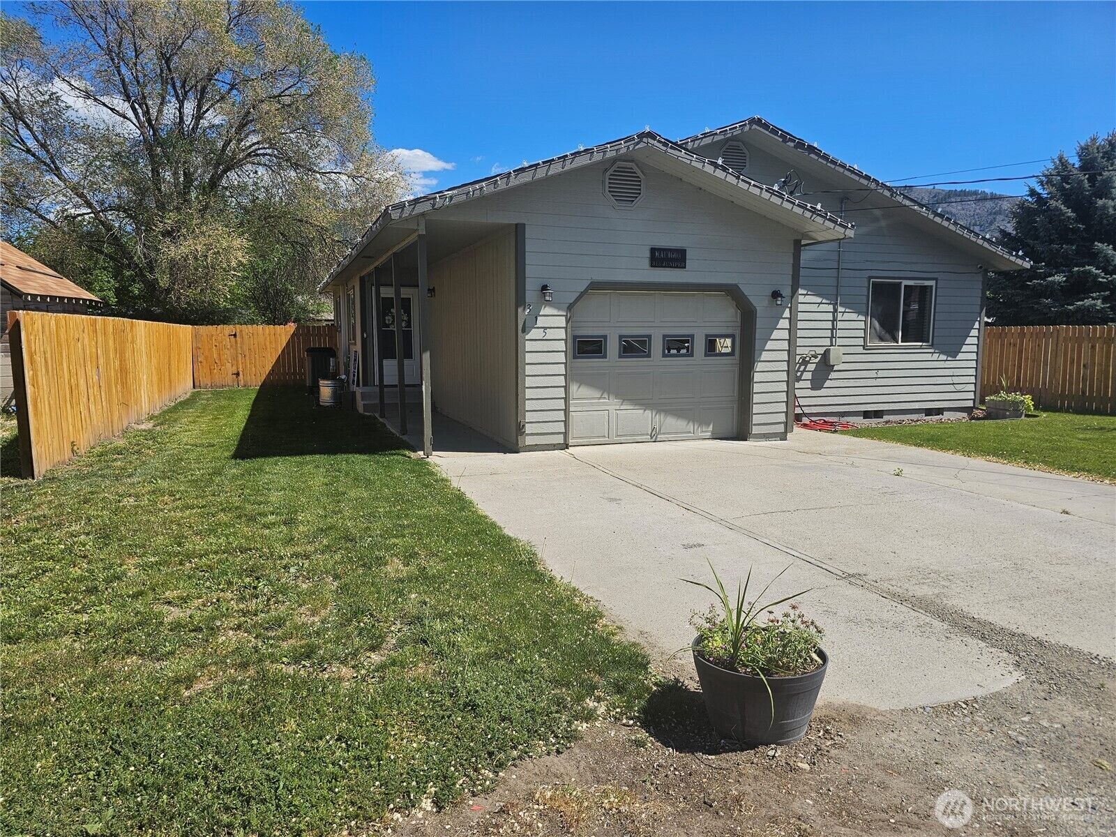 Property Photo:  315  Juniper Street  WA 98844 