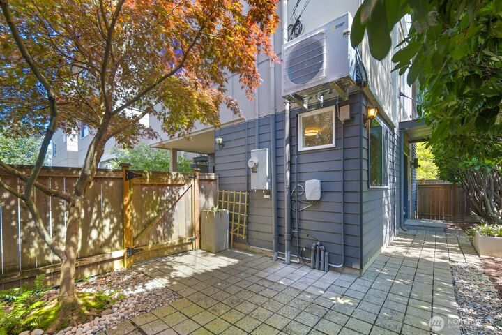 Property Photo:  628 NW 85th Street  WA 98117 