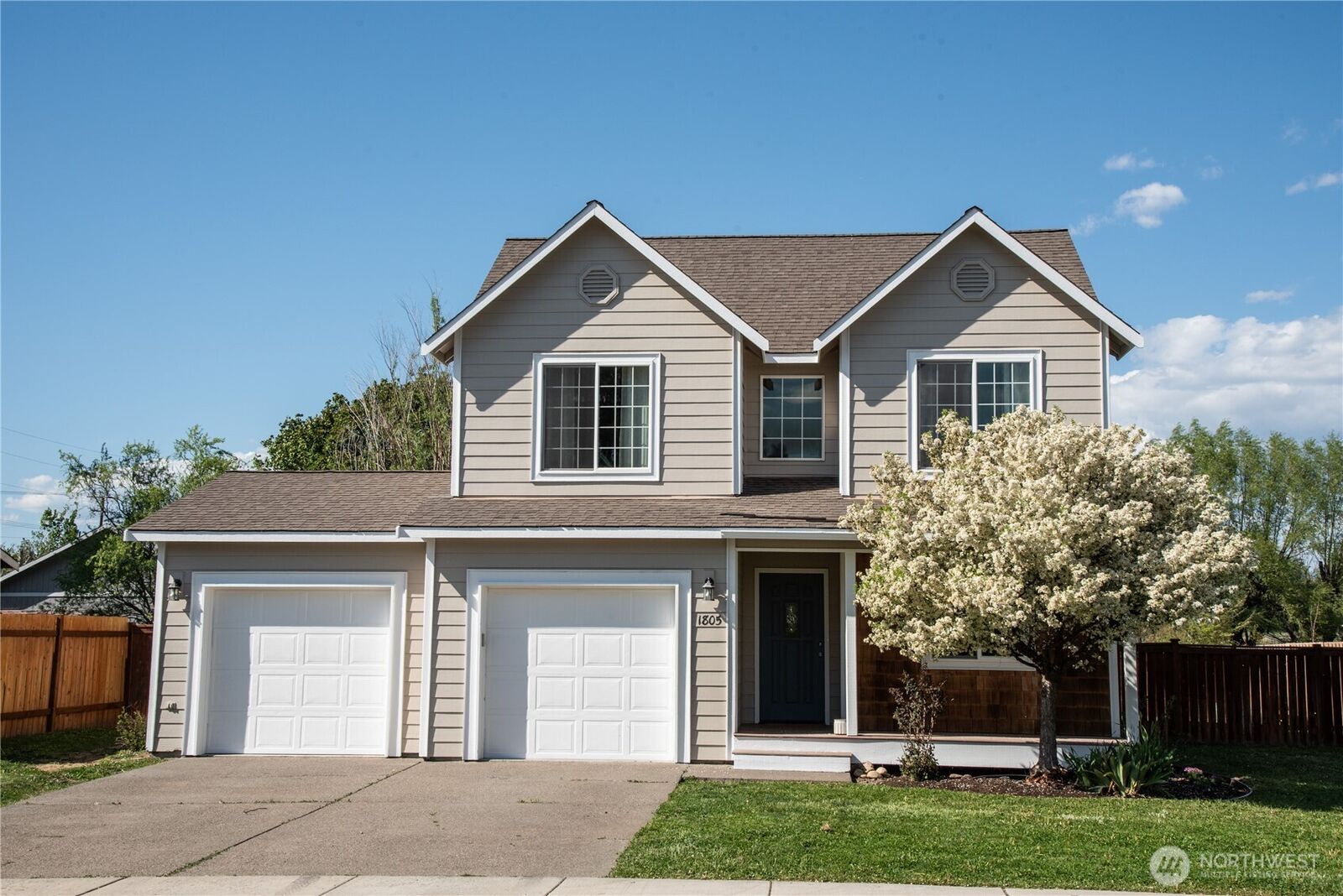 Property Photo:  1805 E 14th Avenue  WA 98926 